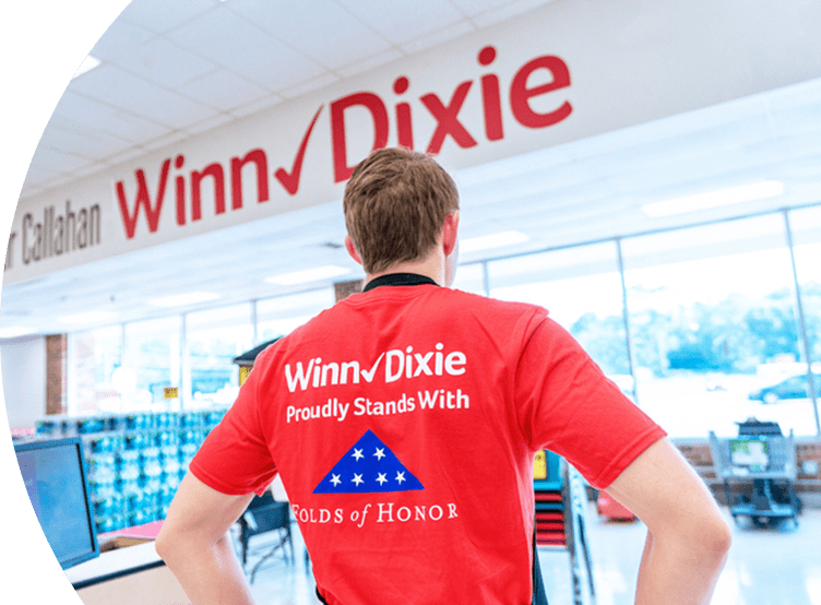 Winn-Dixie associate wearing a shirt that says "Winn-Dixie stands with Folds of Honor".